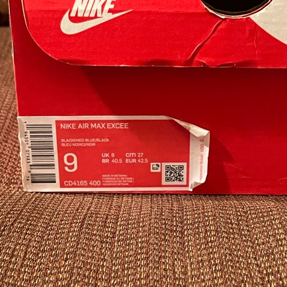 100% Auth Nike Air Max Excee Sneakers - Picture 12 of 12